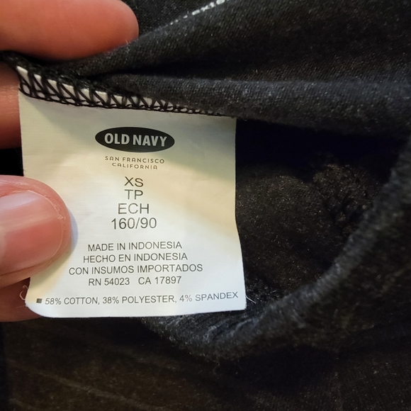Old Navy Crop Patterned Leggings! - Picture 3 of 3